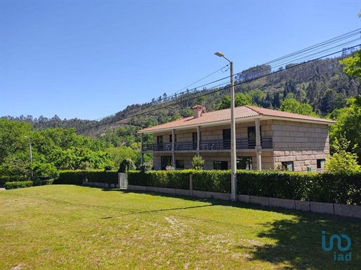 Home / Villa with 7 Rooms in Braga with 600,00 m²