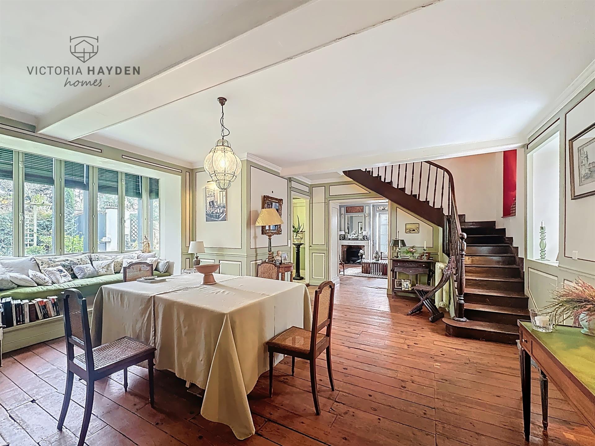 Pau / Billère Charming family home with garden, swimming pool and rental income