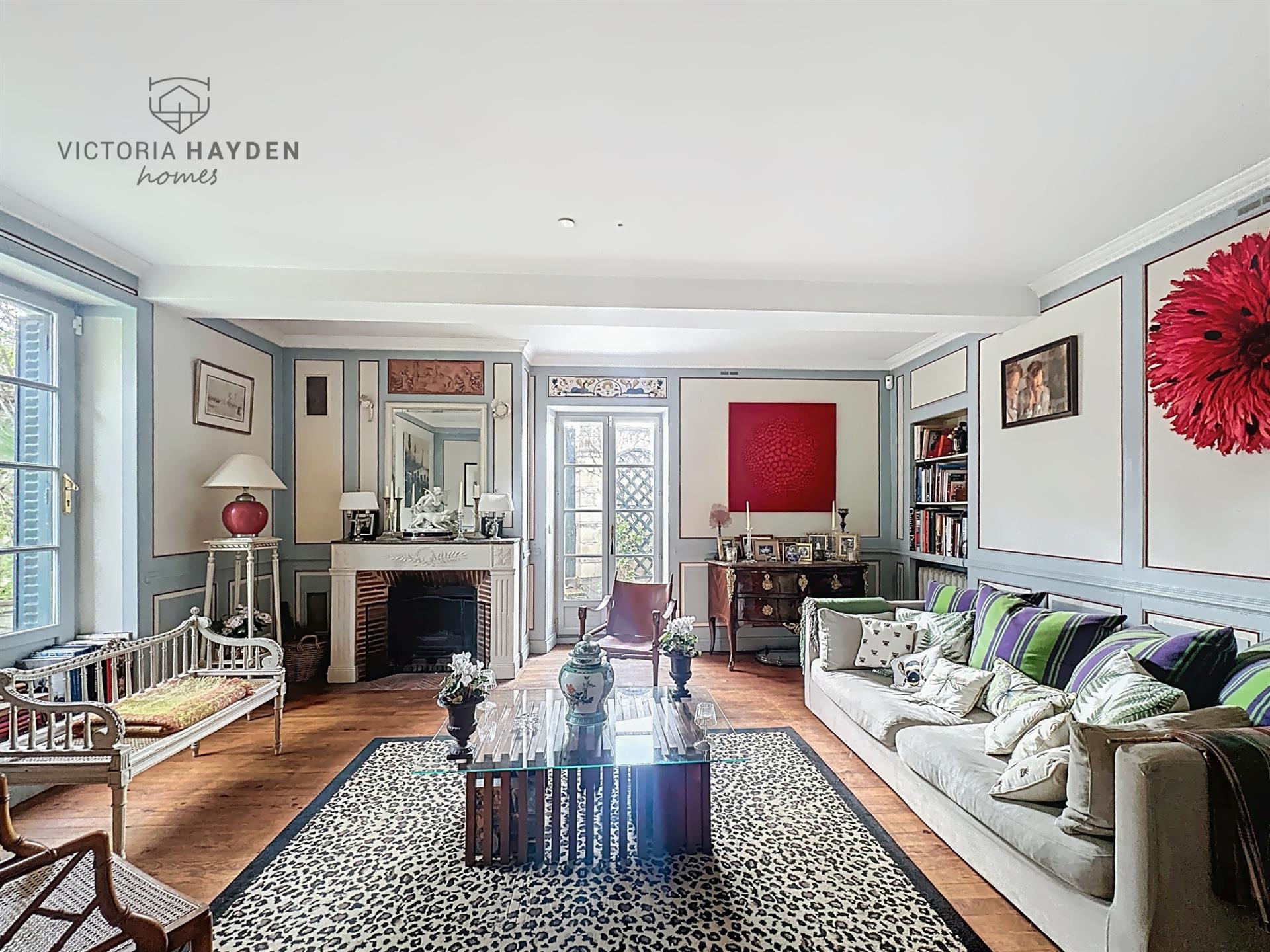 Pau / Billère Charming family home with garden, swimming pool and rental income