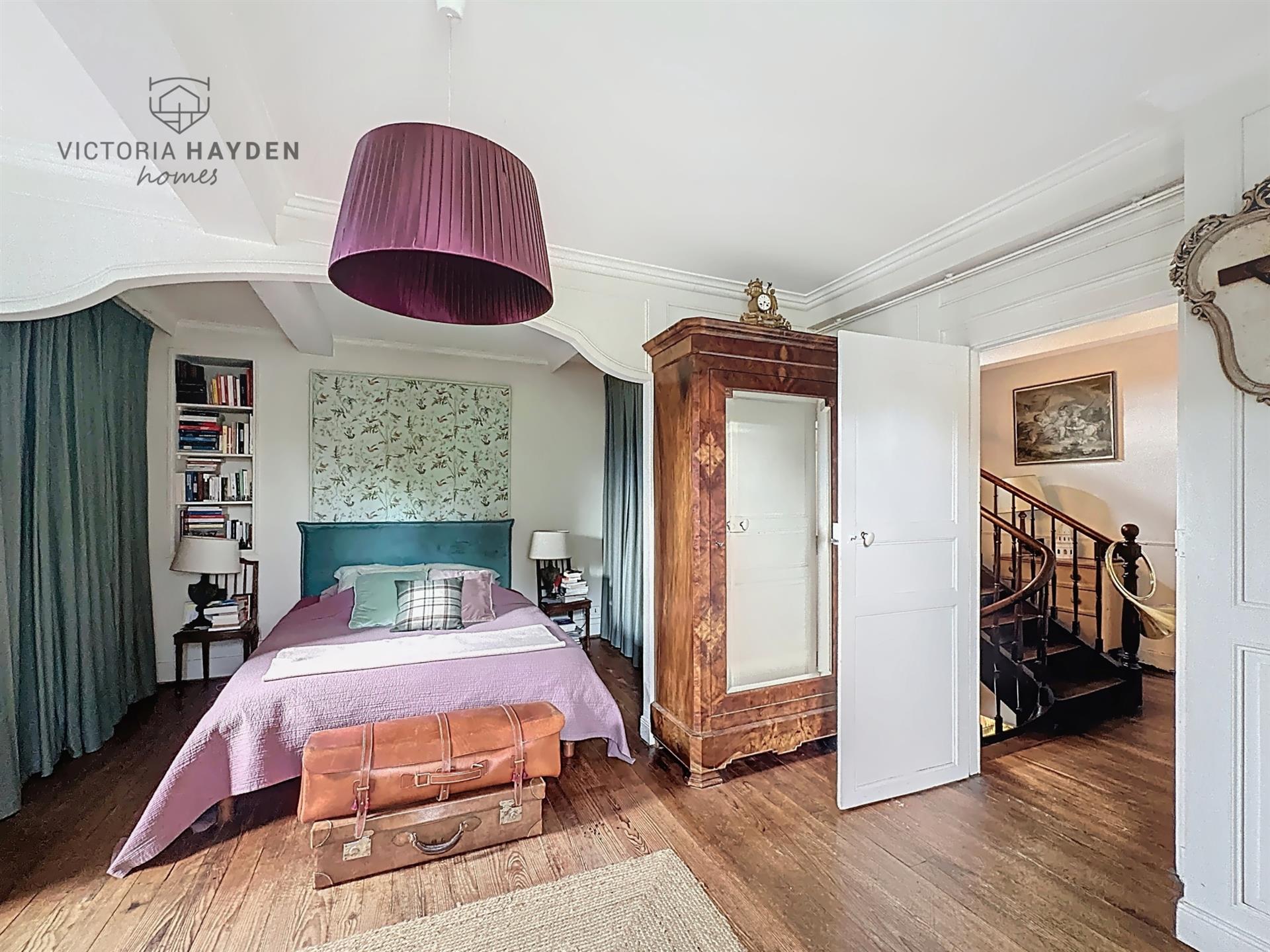 Pau / Billère Charming family home with garden, swimming pool and rental income