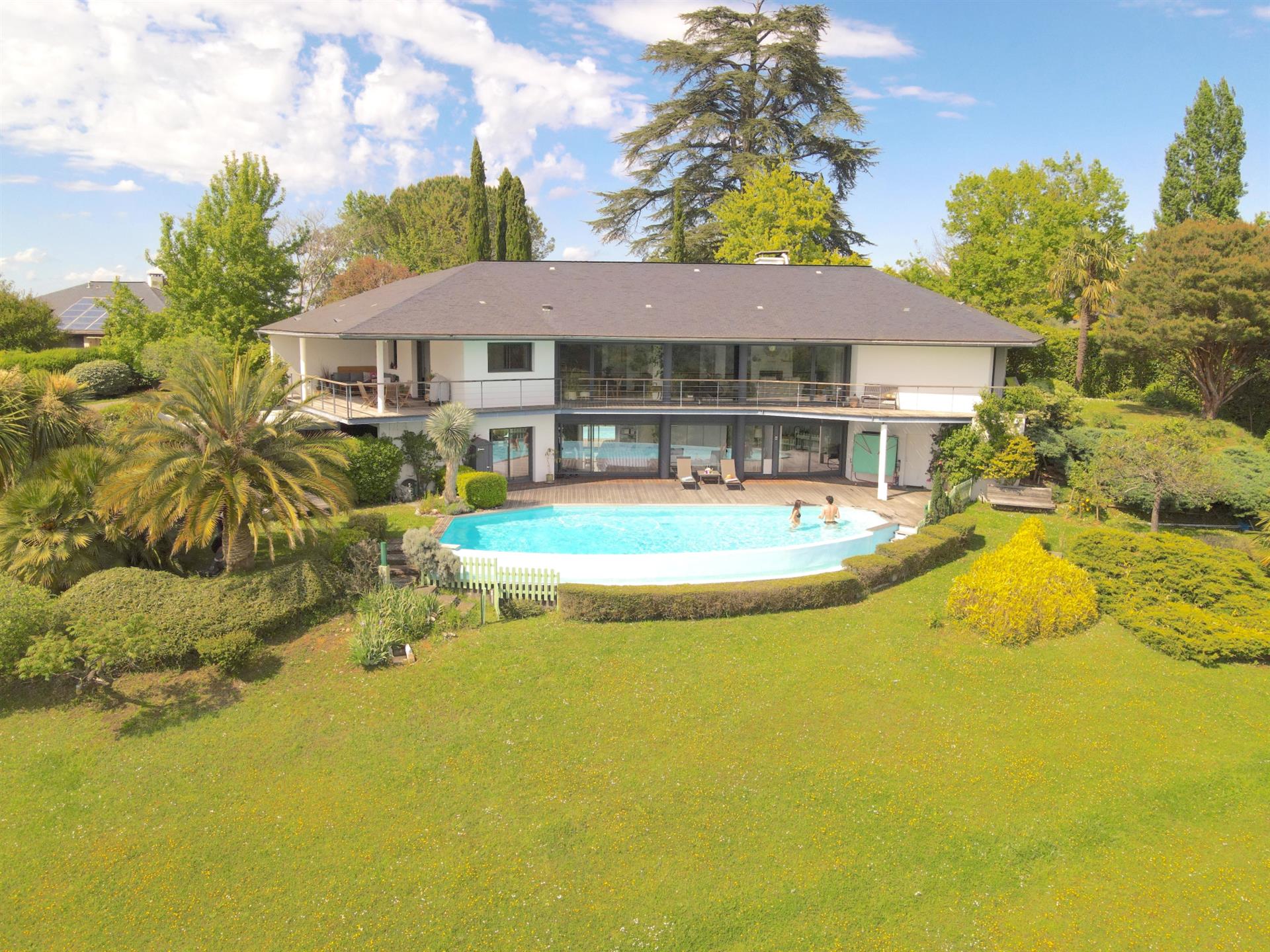 Compra: Vivenda (64000)