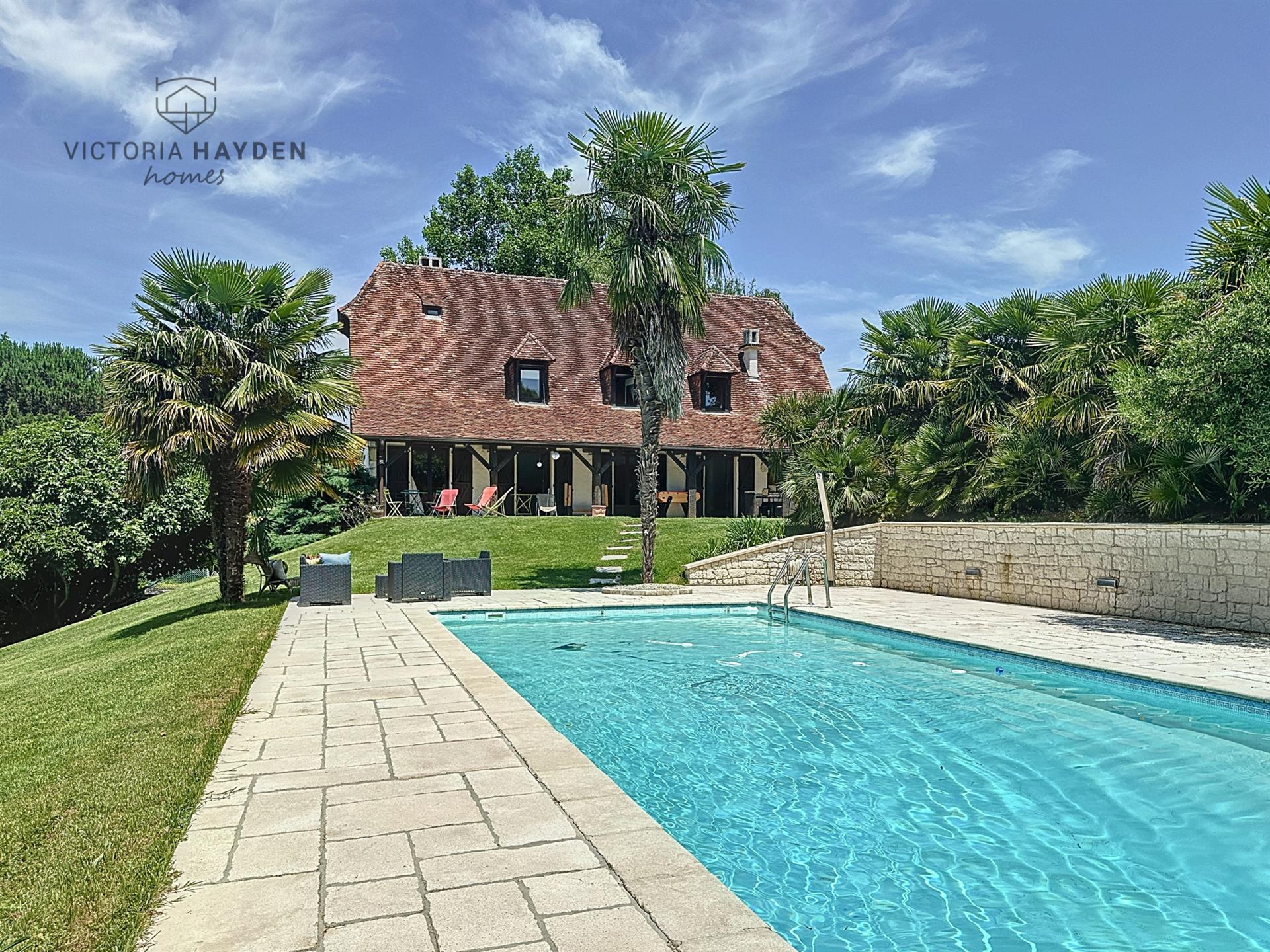 Coteaux De Jurancon - Magnificent house with swimming pool and large plot of land