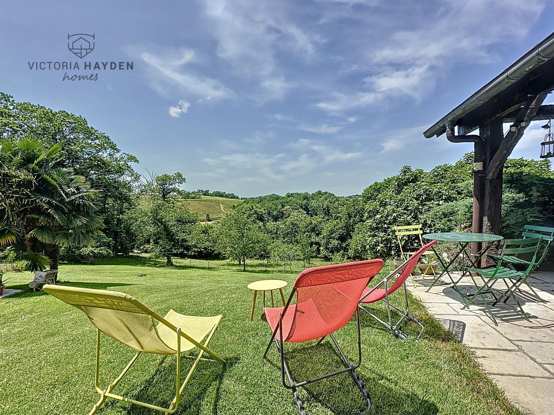 Coteaux De Jurancon - Magnificent house with swimming pool and large plot of land