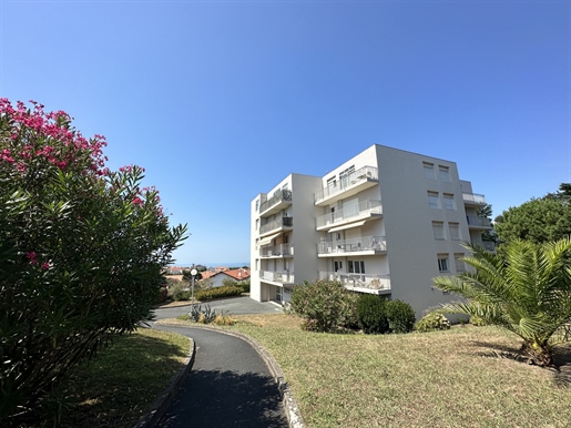 Biarritz - Cote Des Basques - T2 with parking and balcony