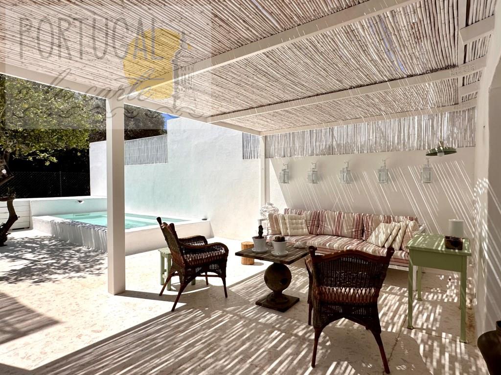 Traditional house full of charm, renovated, 3 bedrooms, patio, plunge pool, near beaches, Vila Nova