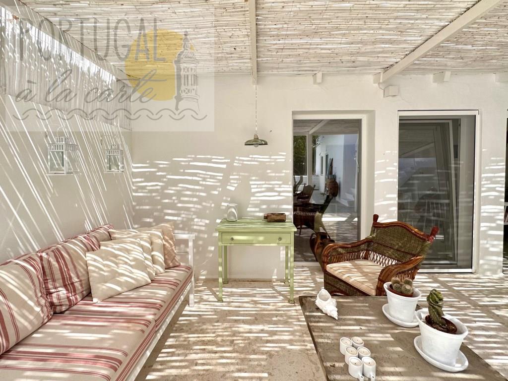 Traditional house full of charm, renovated, 3 bedrooms, patio, plunge pool, near beaches, Vila Nova