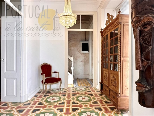 Magnificent town house on 2 levels, 3/4 bedrooms, rooftop, sea view, historic district of Olhão, rar