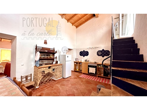 Charming, typical 3-bedroom house with grounds close to the village of Santa Catarina do Bispo.