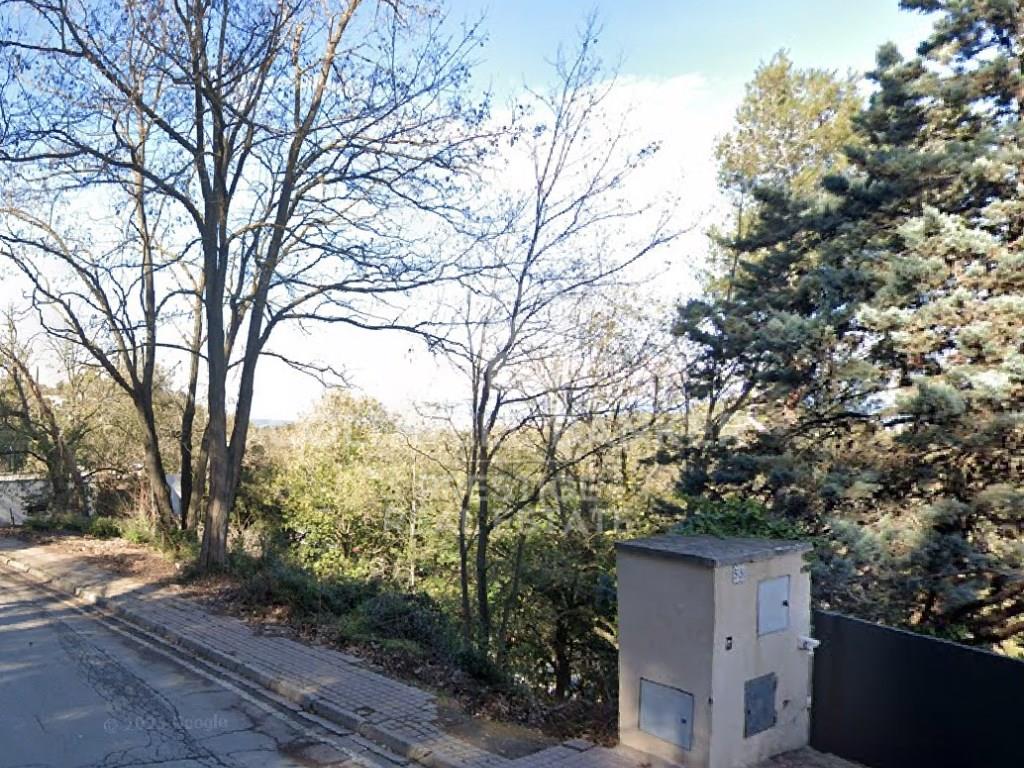 Plot for sale in Les Planes, Sant Cugat - Natural surroundings and great building potential.