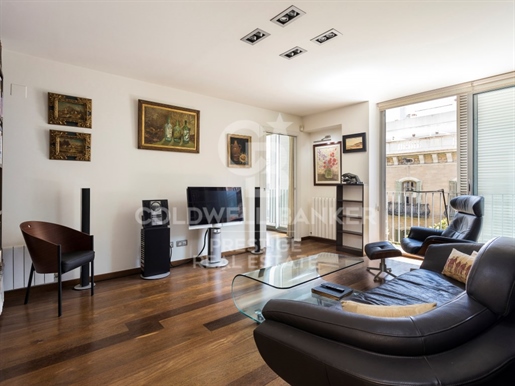 Bright flat with views in Rambla Cataluña for sale