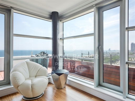 Penthouse for sale with terrace and sea views in Diagonal