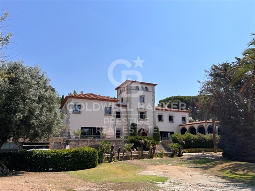 Spectacular mansion for sale near Barcelona
