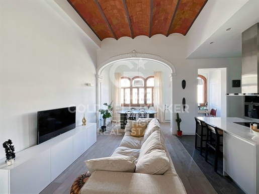 Luxury flat for sale in Barcelona with swimming pool