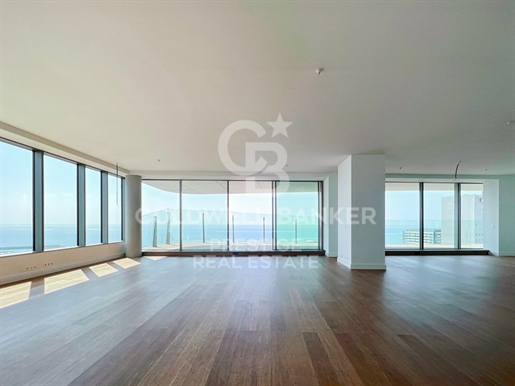 Fantastic high and very luminous flat in the seafront of Barcelona