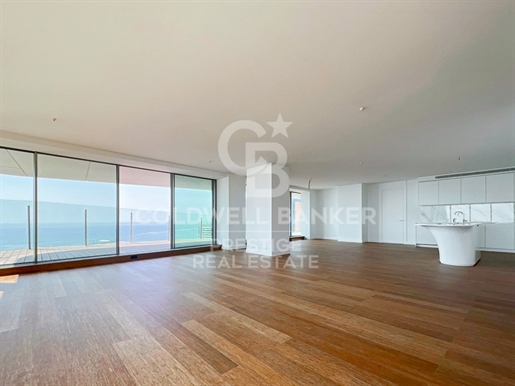 Fantastic high and very luminous flat in the seafront of Barcelona