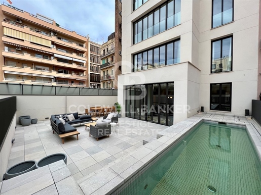An oasis in the midst of L'Eixample in a stylish main building
