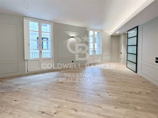 Fully renovated flat for sale in the old town of Barcelona