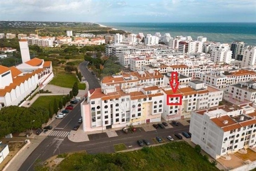 Condo/Apartment T2 for sale in Quarteira, Loulé