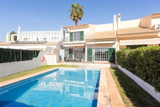 House T3 for sale in Quarteira, Loulé