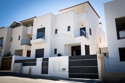 Villa de 4 chambres à vendre au Monténégro, Faro