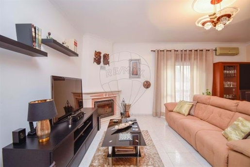 Condo/Apartment T3 for sale in Encosta do Sol, Amadora
