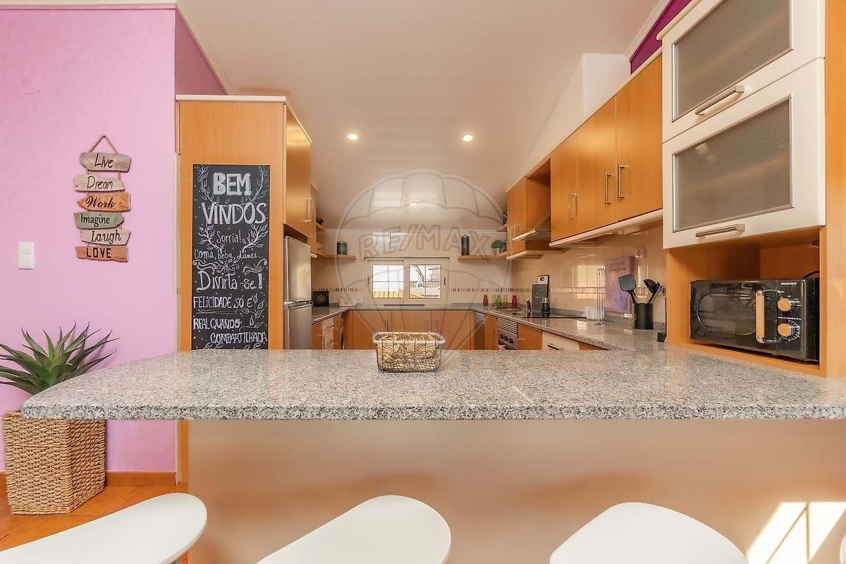 7-Bedroom villa comprising 3 independent units, with sea views, in Atalaia, Lourinhã