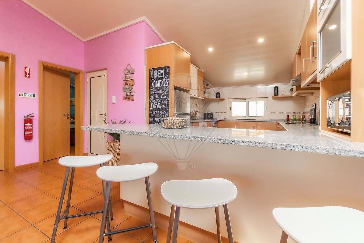 7-Bedroom villa comprising 3 independent units, with sea views, in Atalaia, Lourinhã