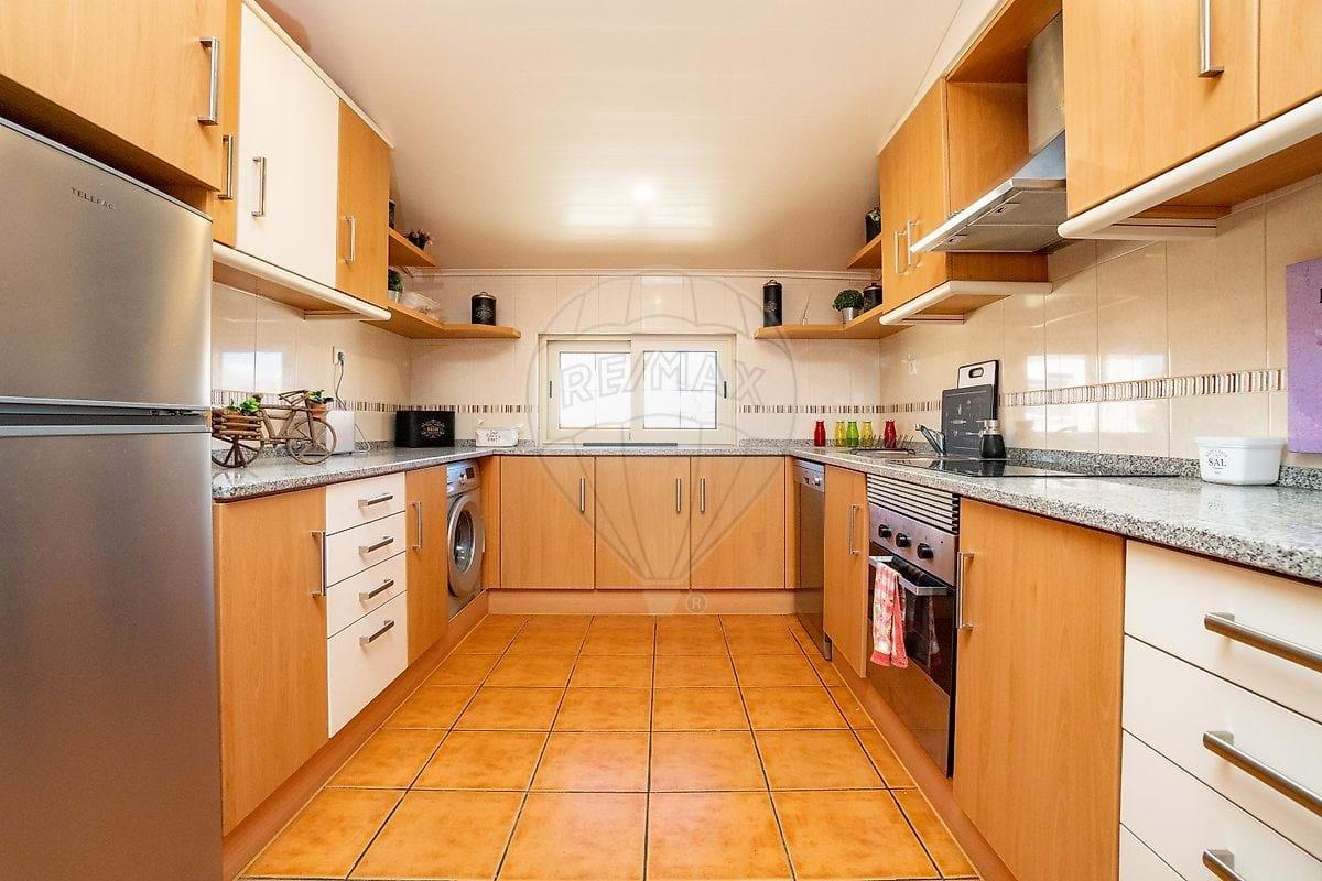 7-Bedroom villa comprising 3 independent units, with sea views, in Atalaia, Lourinhã