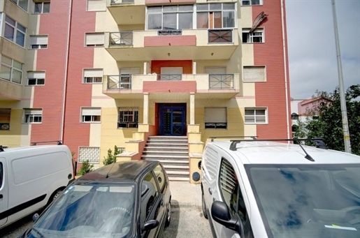 Condo/Apartment T2 for sale in Algueirão-Mem Martins, Sintra