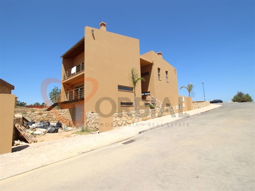 Excellent Villa for sale in Algoz with 4 bedrooms and pool