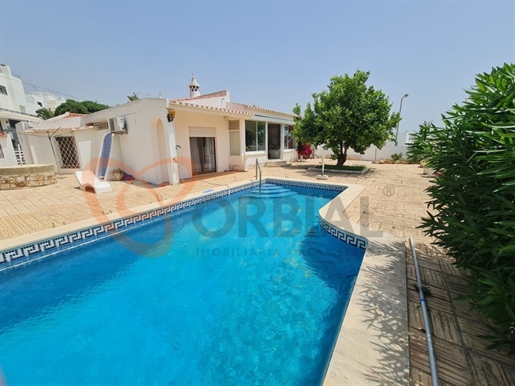 Excellent villa for sale with 3 bedrooms walk from the beach