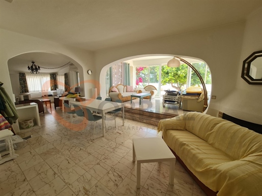 Excellent villa for sale with 3 bedrooms walk from the beach
