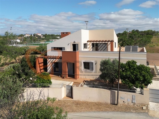 Fantástica Moradia para venda com 3 quartos na Guia, Albufeira, Algarve