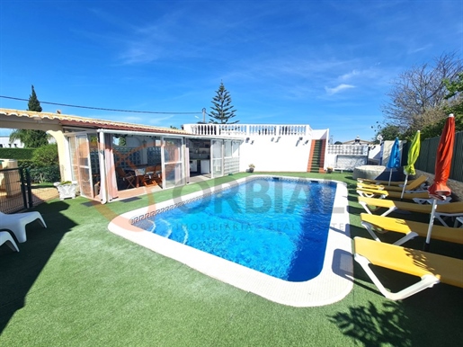 Fantastique villa de 4 chambres à vendre avec piscine à Carvoeiro, Algarve