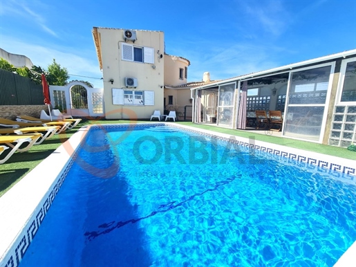 Fantastic 4 bedroom villa for sale with pool in Carvoeiro, Algarve