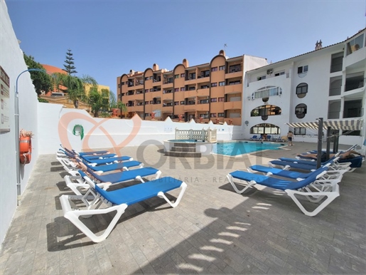 Fantástico apartamento de 2 dormitorios en venta en Albufeira con plaza de aparcamiento y piscina.