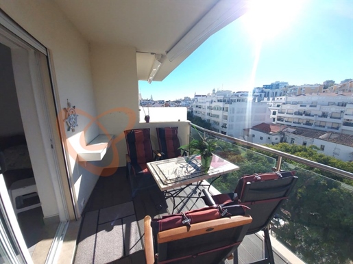 2 bedroom apartment for sale in the Centre of Albufeira near the beach