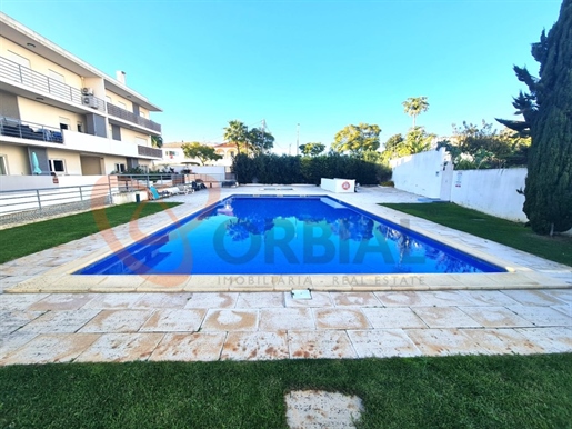 2 bedroom apartment for sale in Albufeira with pool and garage