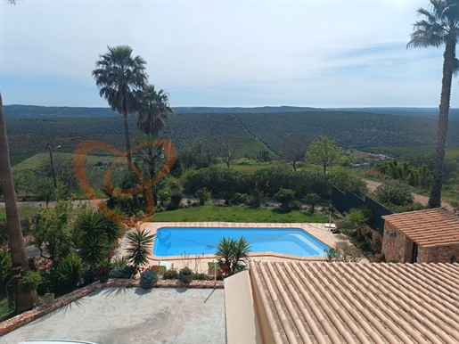 Maison individuelle V3+1 avec vue sur la Serra, piscine et garage à vendre à Alte, Loulé