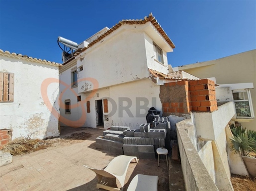 Villa for sale in the historic center of Albufeira with sea view + T1