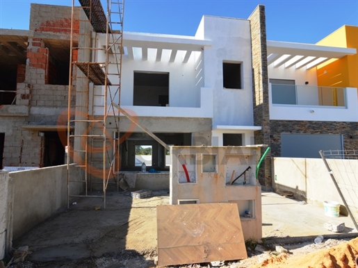New 4 bedroom villa in Olhão
