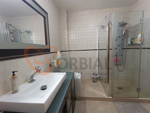 Apartamento de 1+1 dormitorios totalmente equipado y amueblado en venta en Santa Eulália, Albufeira