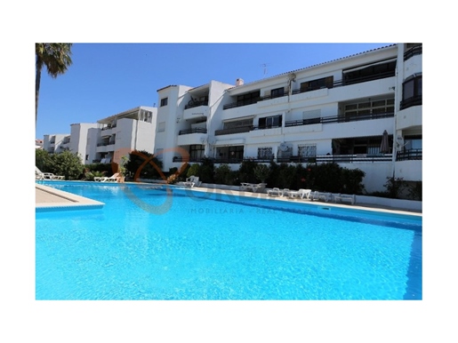 Apartamento de 3 dormitorios en venta en Albufeira con piscina y vistas al mar