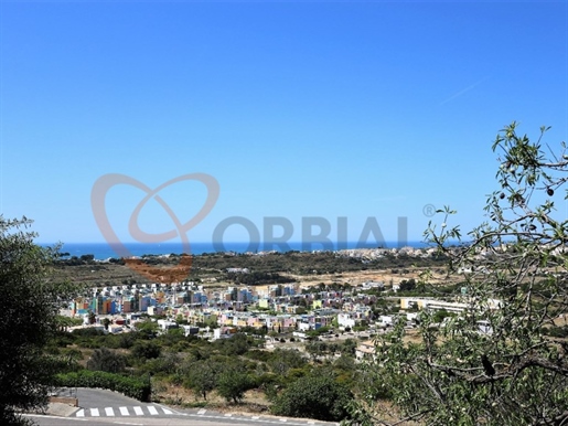 3 bedroom flat for sale in Albufeira with pool and sea view
