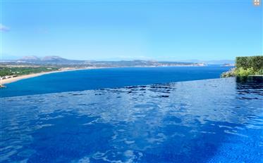 Villa à vendre avec piscine privée et vue sur la mer à Sa Riera, Begur