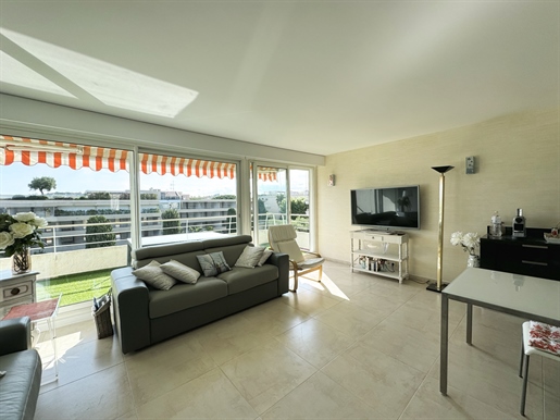 Sale - Penthouse apartment with sea view - Saint-Tropez