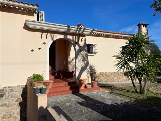 4 minutes from Saint-Tropez / Interesting House