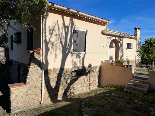 4 minutes from Saint-Tropez / Interesting House