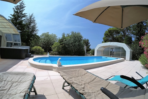 À vendre 450 000 € - Villa individuelle (120 m²) avec belle vue, 3 chambres, 2 salles d'eau, piscine
