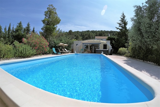 À vendre 450 000 € - Villa individuelle (120 m²) avec belle vue, 3 chambres, 2 salles d'eau, piscine